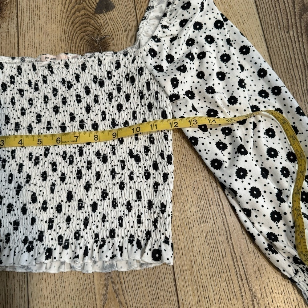 Mi Ami white polka dot flowered stretchy crop top with long sleeves, M. - Picture 9 of 9